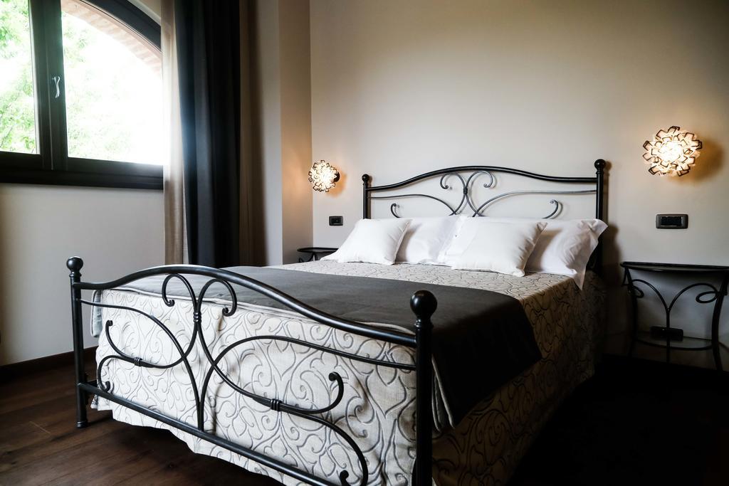 Bed and Breakfast Cascina Cortine à Guarene Chambre photo