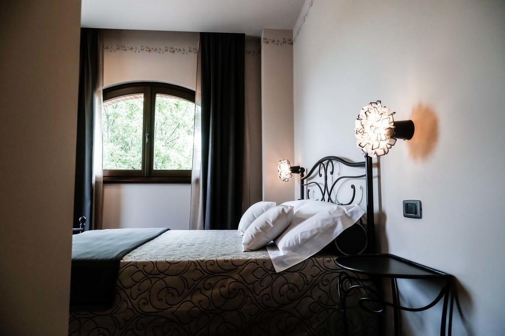 Bed and Breakfast Cascina Cortine à Guarene Chambre photo